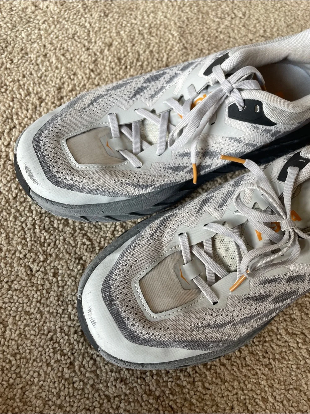 Hoka Speedgoat 5 Men’s Trail Running Sneakers 9.5 Gray Orange Logo Vibram Sole